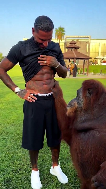 Orangutan, Quaresma’nın kaslarına hayran kaldı!