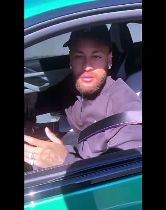 Neymar é flagrado em carrão avaliado em R$1 milhão em dia de partida do Santos; assista