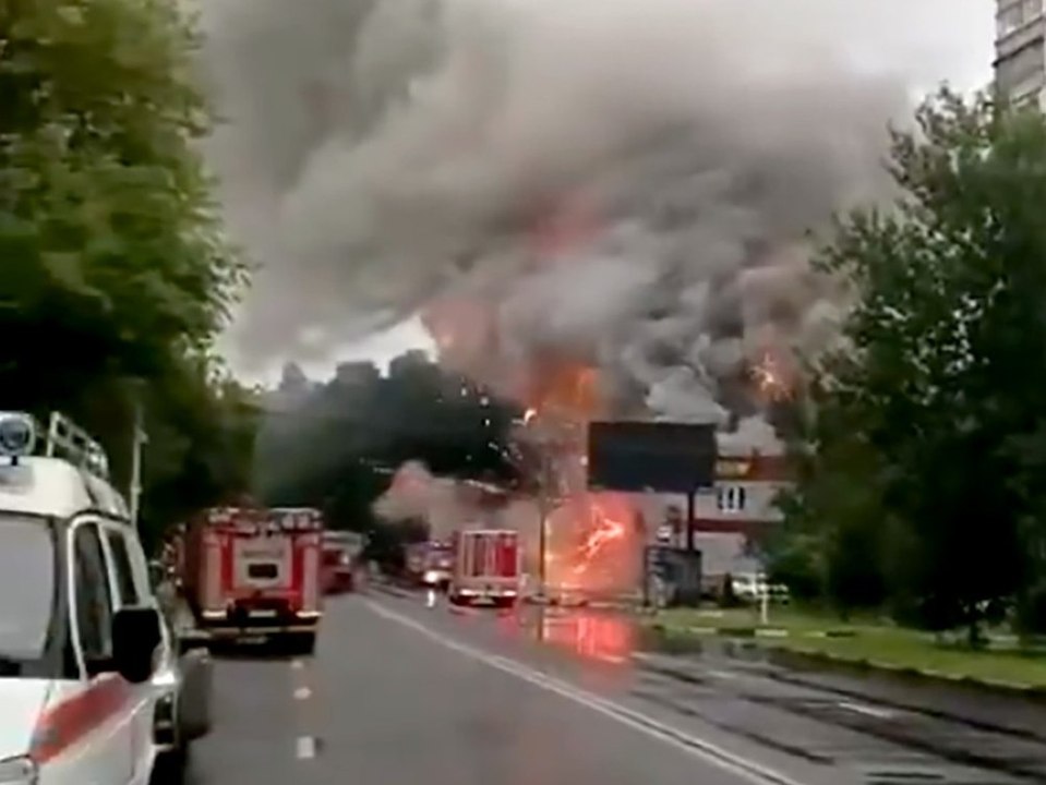 Moskau: Feuerwerk explodiert in Einkaufszentrum
