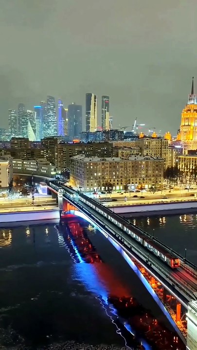 Chicago_Skyline_at_Night_4K_🌃___Stunning_Downtown_Chicago___River_Views___USA_Travel__shorts__travel