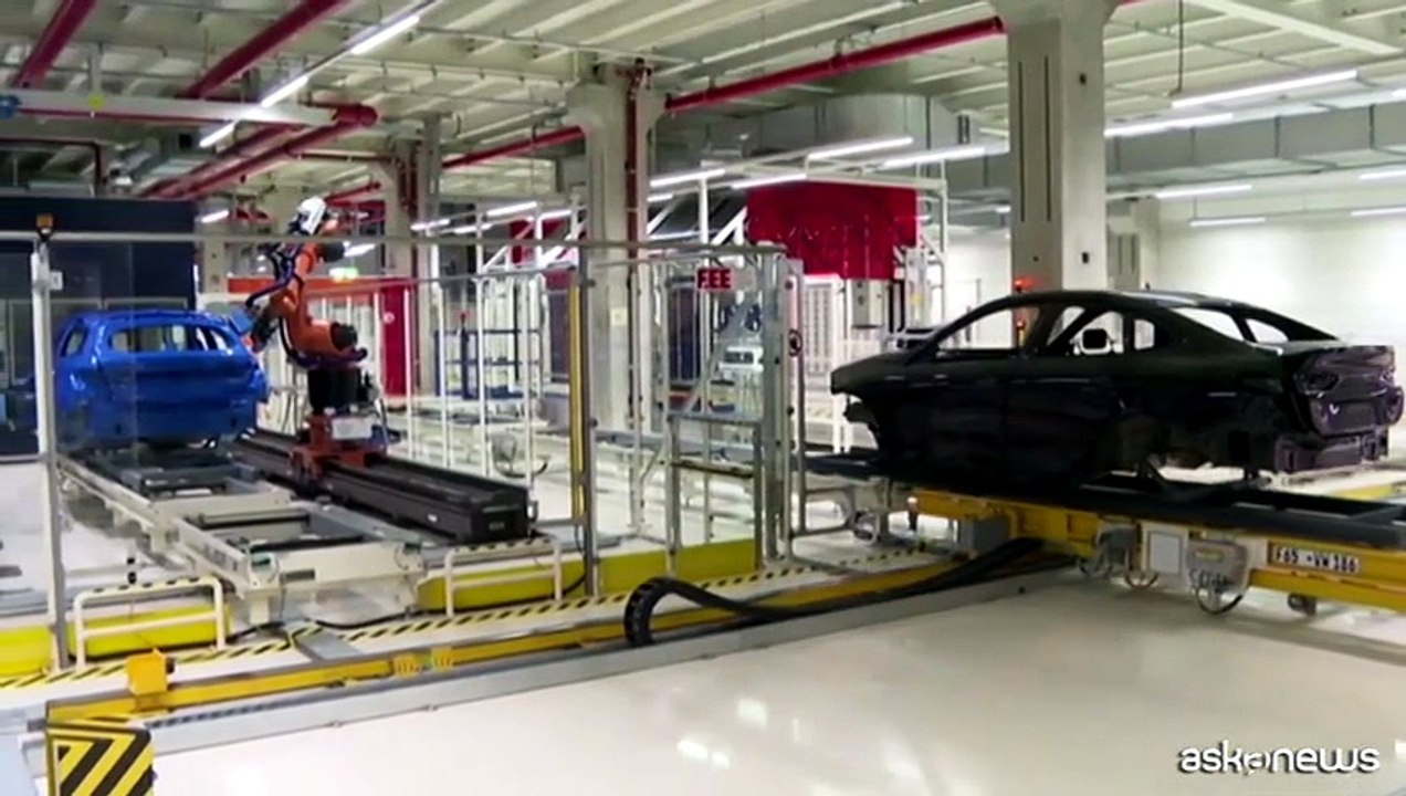 Bmw in crisi, potrebbe tagliare 8.000 posti entro la fine del 2027