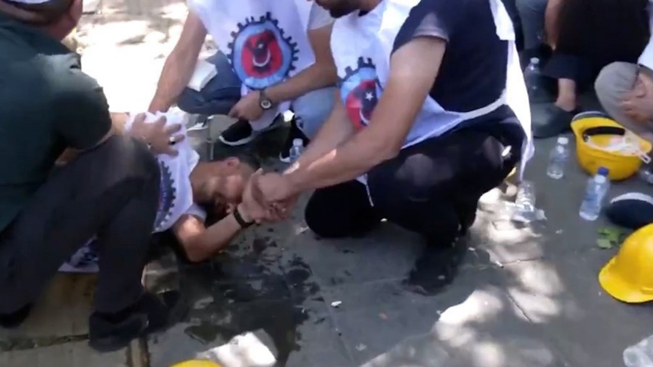 Doruk Madencilik işçilerinin bakanlık önündeki eyleminde bir işçi baygınlık geçirdi