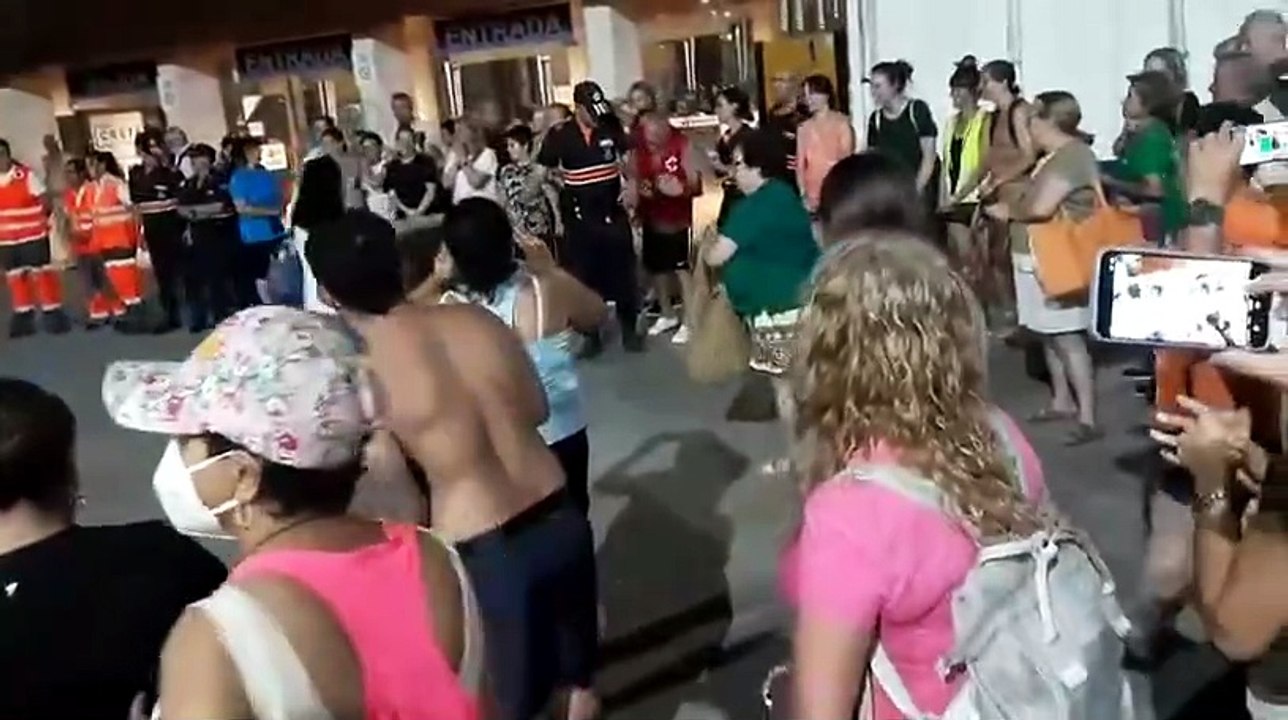 Homenaje a voluntarios del ferial por el incendio