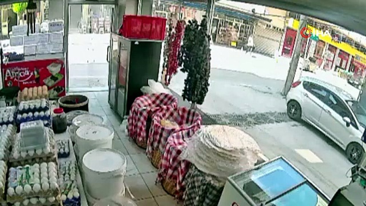 Bursa'da mucize kurtuluş: Kamyonetin altında kaldı emekleyerek çıktı!