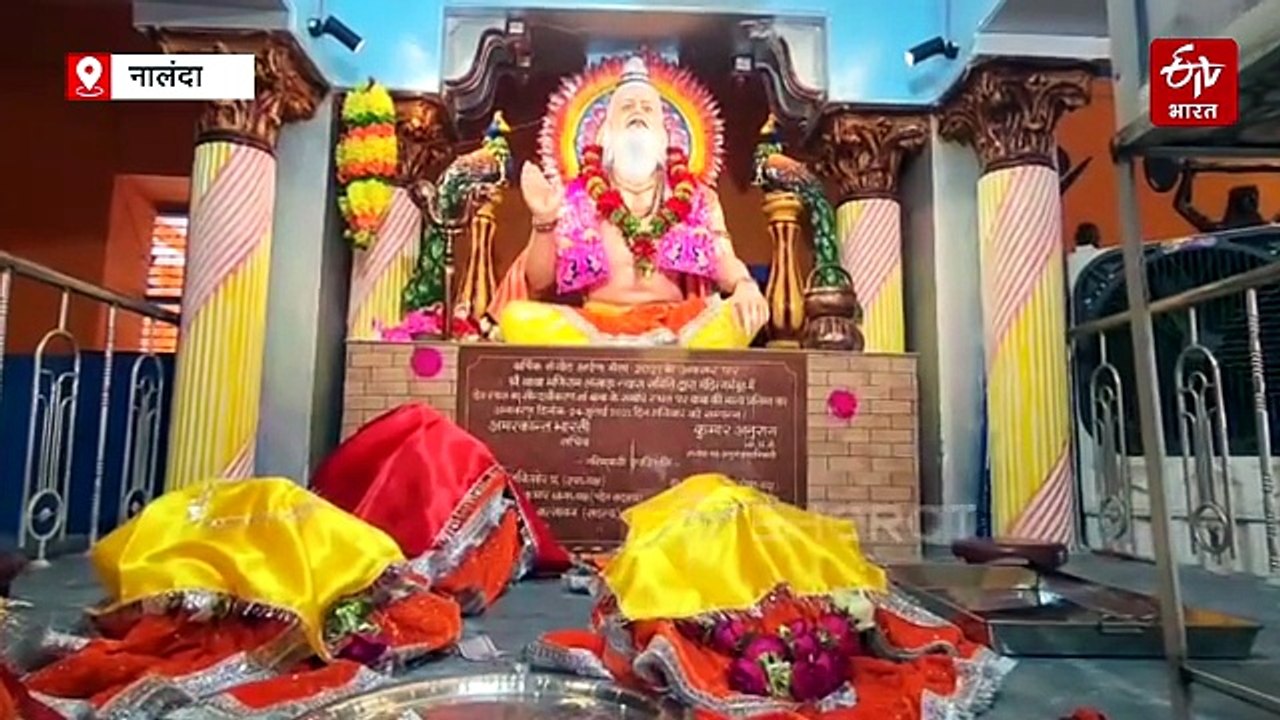 इस मंदिर में प्रसाद के बदले चढ़ता है 'लंगोट', बाबा के आशीर्वाद से दोबारा PM बनी थीं इंदिरा गांधी