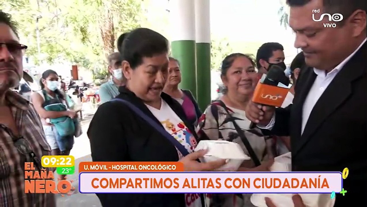 Compartimos alitas de pollo en el hospital Oncológico