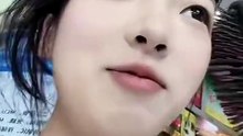 小仙女这还价能力强，还是颜值即正义啊，感觉这个老板绝对没挣钱，说不定还贴了点！不过这个老板还算有点定力。如果换作我，会不会在甜言蜜语娇萌下连店铺都给她了！ 免责声明：视频为网友投稿分享，仅展示漂亮小姐姐可爱一面，无不良引导。版权如有问题请联系我删除，谢绝未经许可二次转载剪辑。 #美女#老板