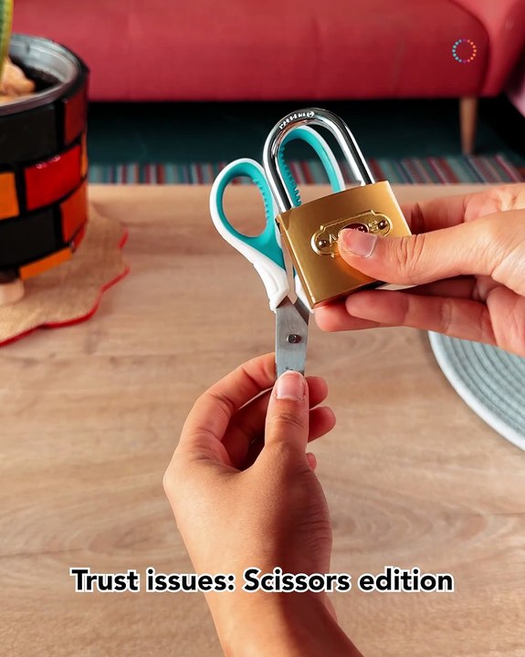 DIY scissor security system✂️🔒