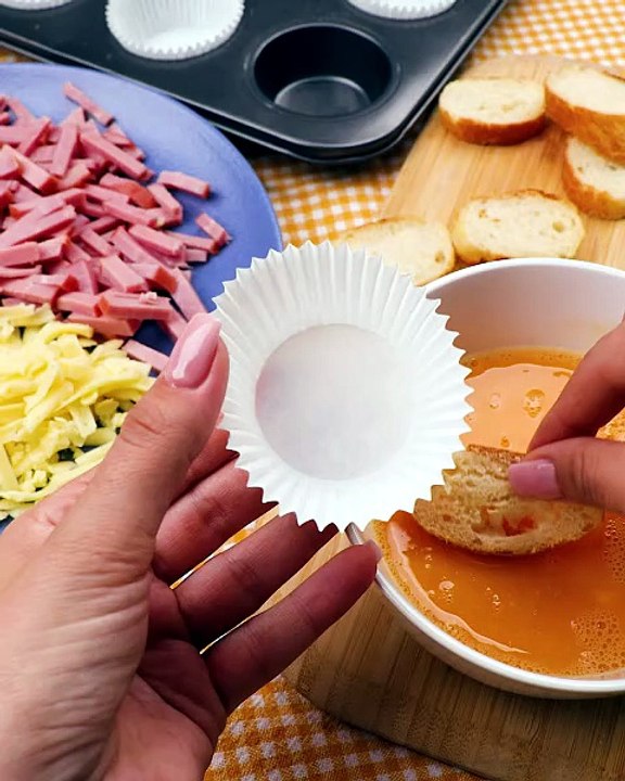 Cheesy and delicious breakfast bites🧀🥯