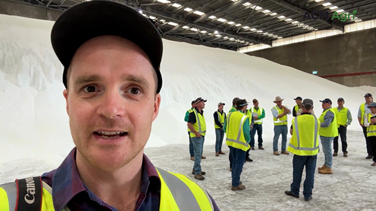 Producers tour Brisbane site to solve fertiliser supply chain headaches