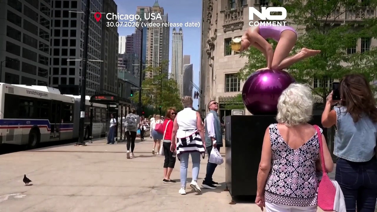 Gerçekçi dev heykeller Chicago'lularla sanatı buluşturdu