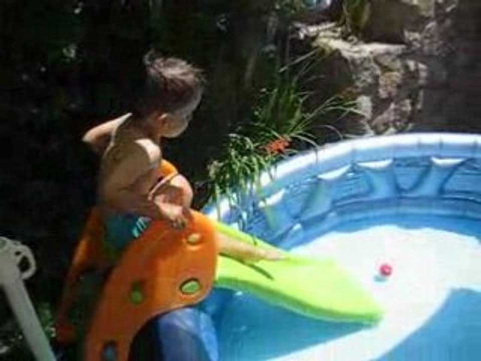 F  28 Juin 2008 dans sa piscine