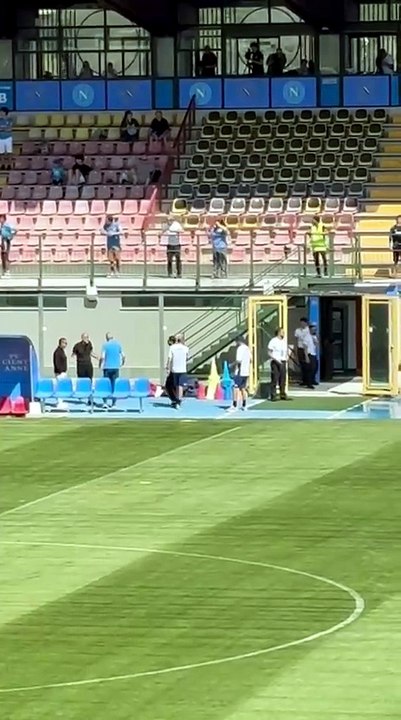 Castel di Sangro, l'arrivo di mister Allegri per l'allenamento mattutino