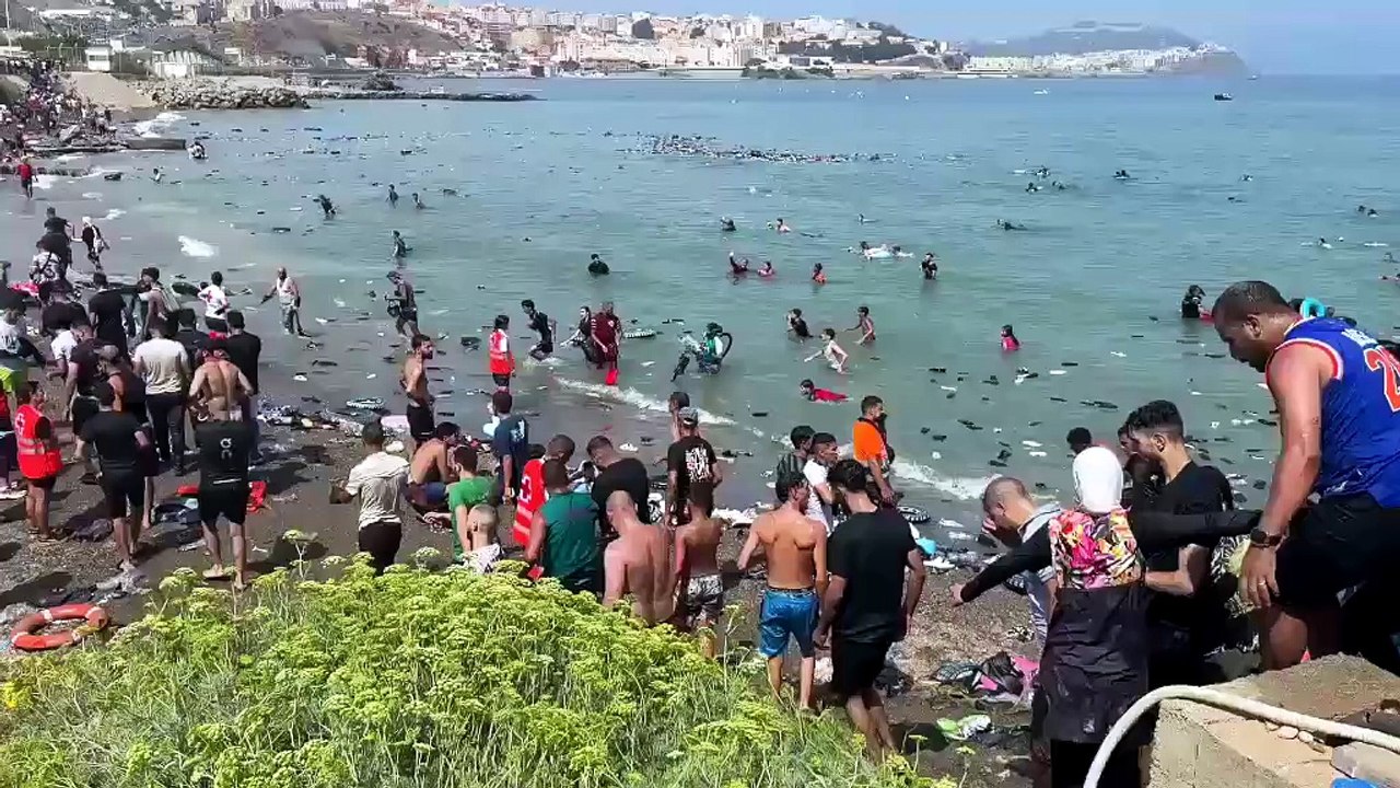 Inmigrante llega nadando a Ceuta... ¡con una bici bajo el brazo!