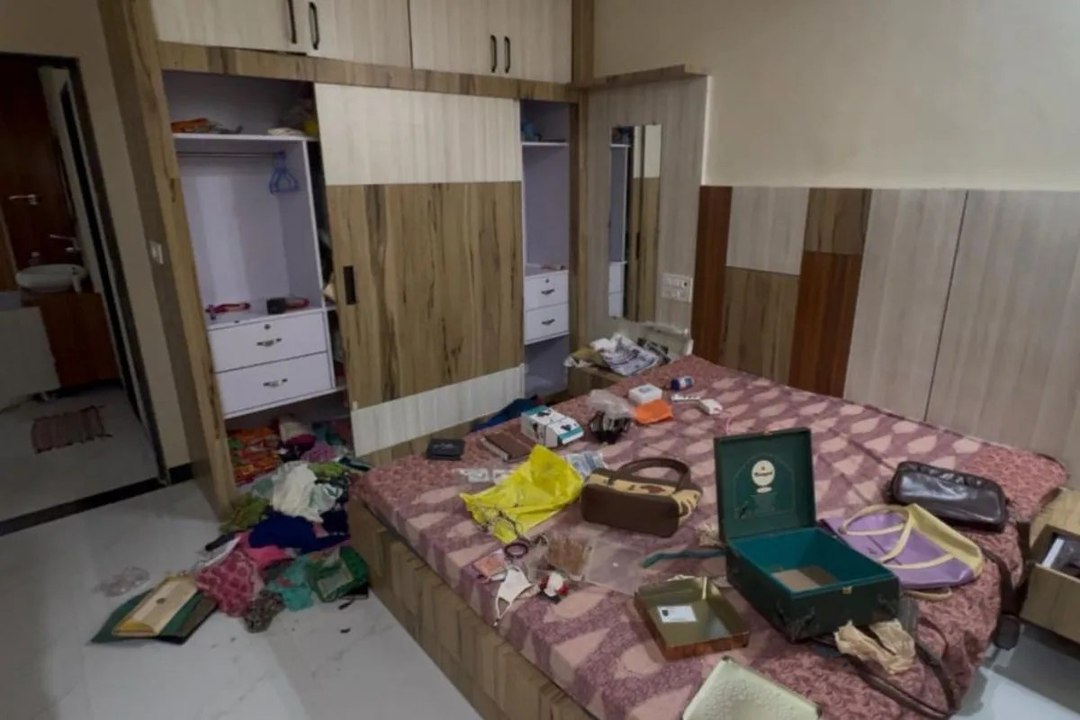 पहले आमलेट बनाकर खाया, फिर ढाई लाख नकद और जेवर ले गए चोर