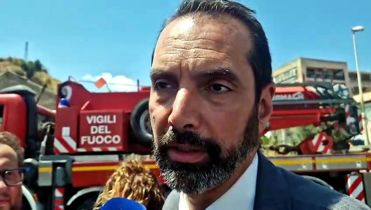 Basile sul luogo del crollo della palazzina