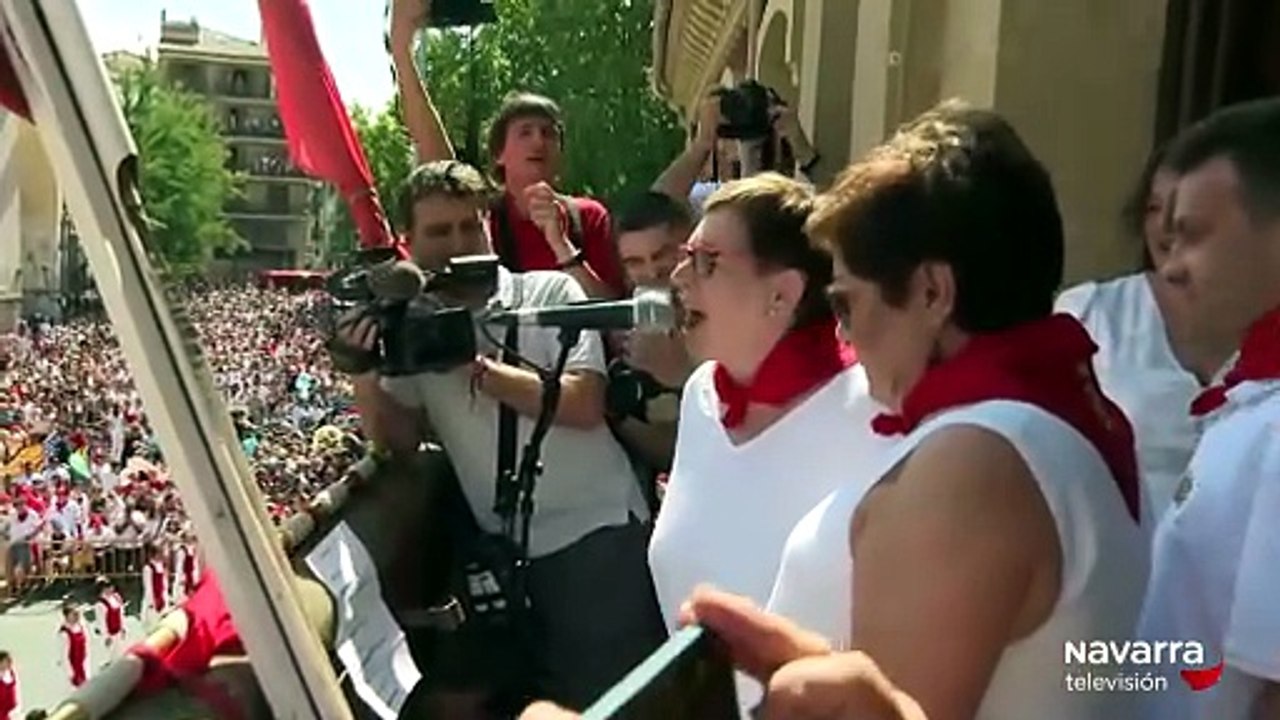 Un cohete inclusivo a tres voces inicia la fiesta en Estella
