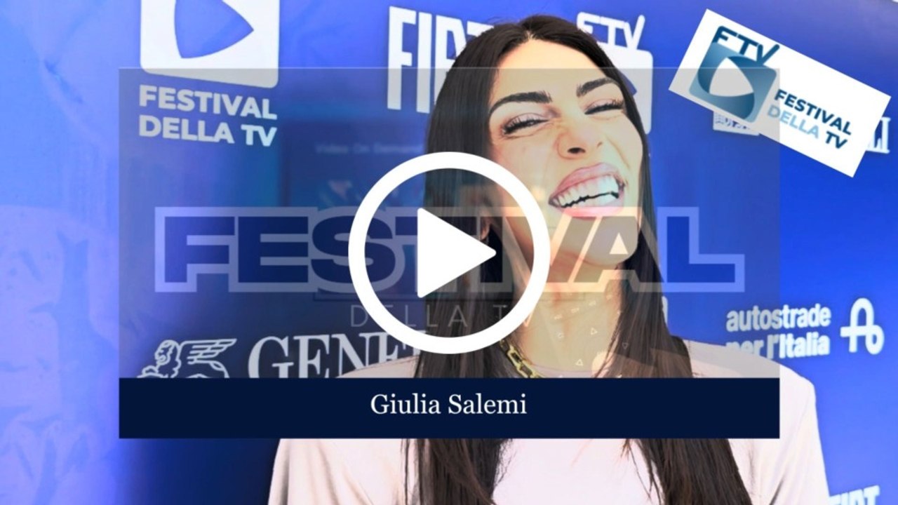 GIULIA SALEMI Come Fa ad Essere Così Perfetta anche con il Caldo?