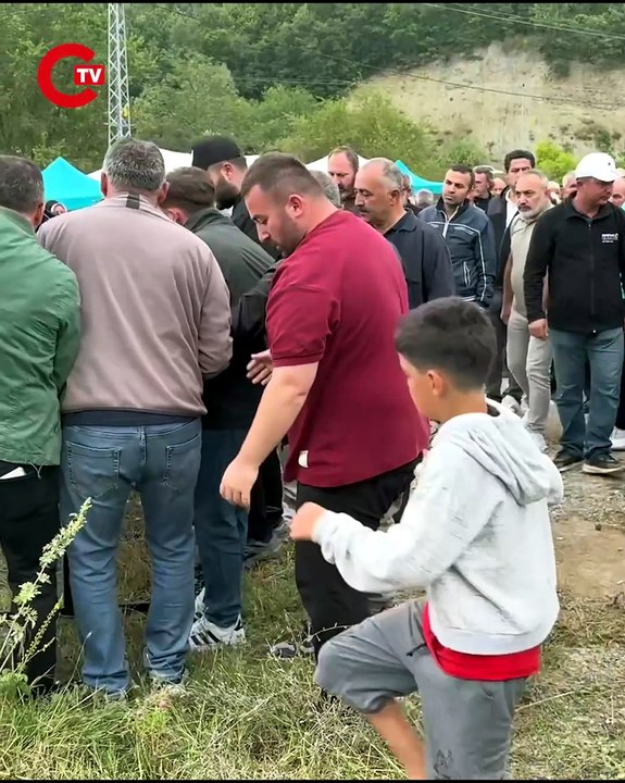İstanbul’daki evinde ölü bulunan Eren Kaşıkçı memleketi Tokat’ta son yolculuğuna uğurlandı