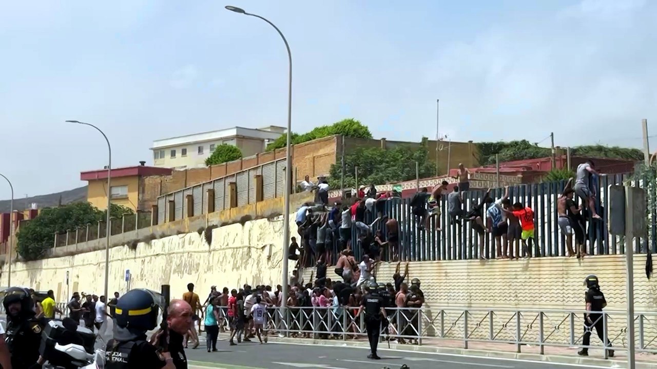 Trump avisa de que EEUU estará como Ceuta "dentro de tres años" si ganan los demócratas