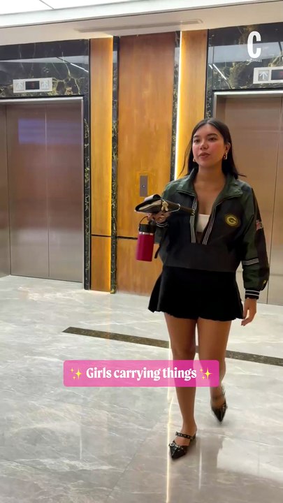 #CosmoLifestyleAwards2026 ✨ Girls carrying things ✨