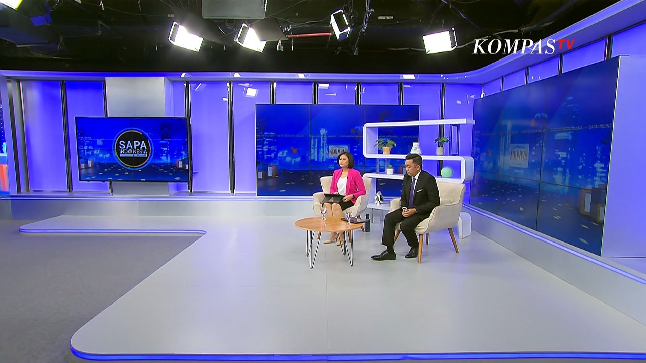 Disambut Warga, Jokowi Bagikan Hadiah saat Safari Politik di NTT | SAPA MALAM