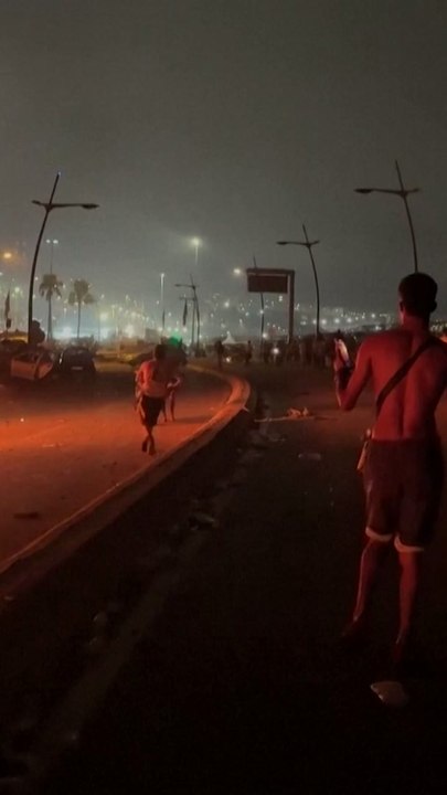 Moroccan migrants set cars ablaze at Spain-Morocco border