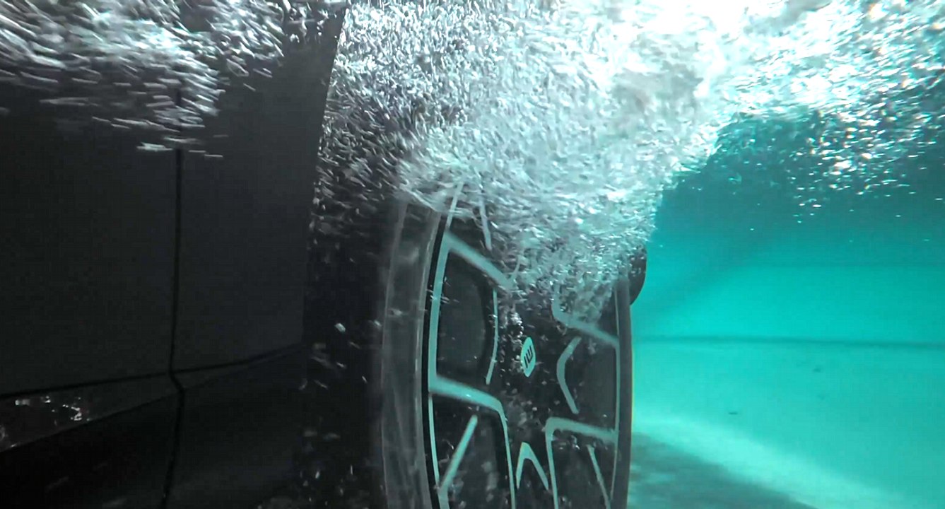 Skynomad N90, el coche eléctrico con baterías que puede flotar en el agua en caso de emergencia