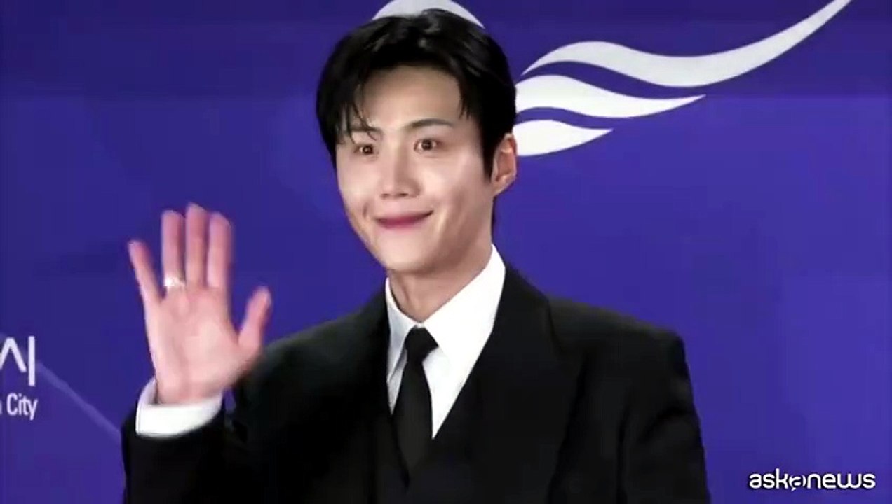 Le star coreane sfilano sul red carpet dei Blue Dragon Series Awards