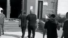 تامر حسني شايل نعش أبوه.. ونجوم الفن تواسيه.. مشاهد من جنازة والد "نجم الجيل"