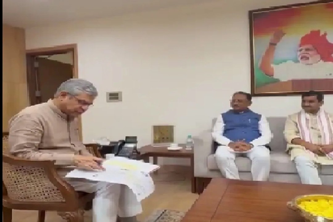 CG News: रेल मंत्री अश्विनी वैष्णव से छत्तीसगढ़ के सीएम साय ने की मुलाकात