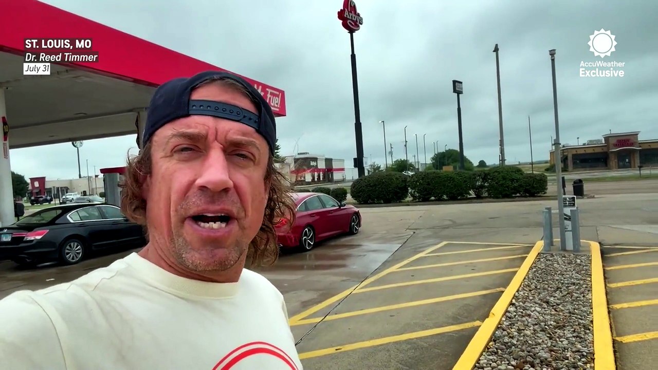 Storm chasers tracking severe storm threat in Missouri
