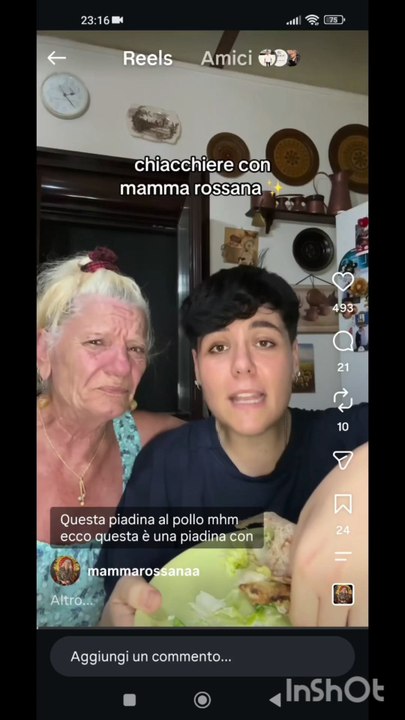 Mamma Rossana chiacchiere con sua figlia bea
