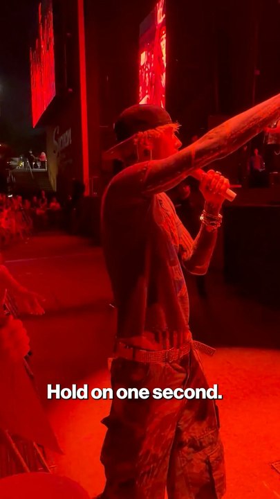 MGK spots 9-year-old fan with hilarious sign in front row