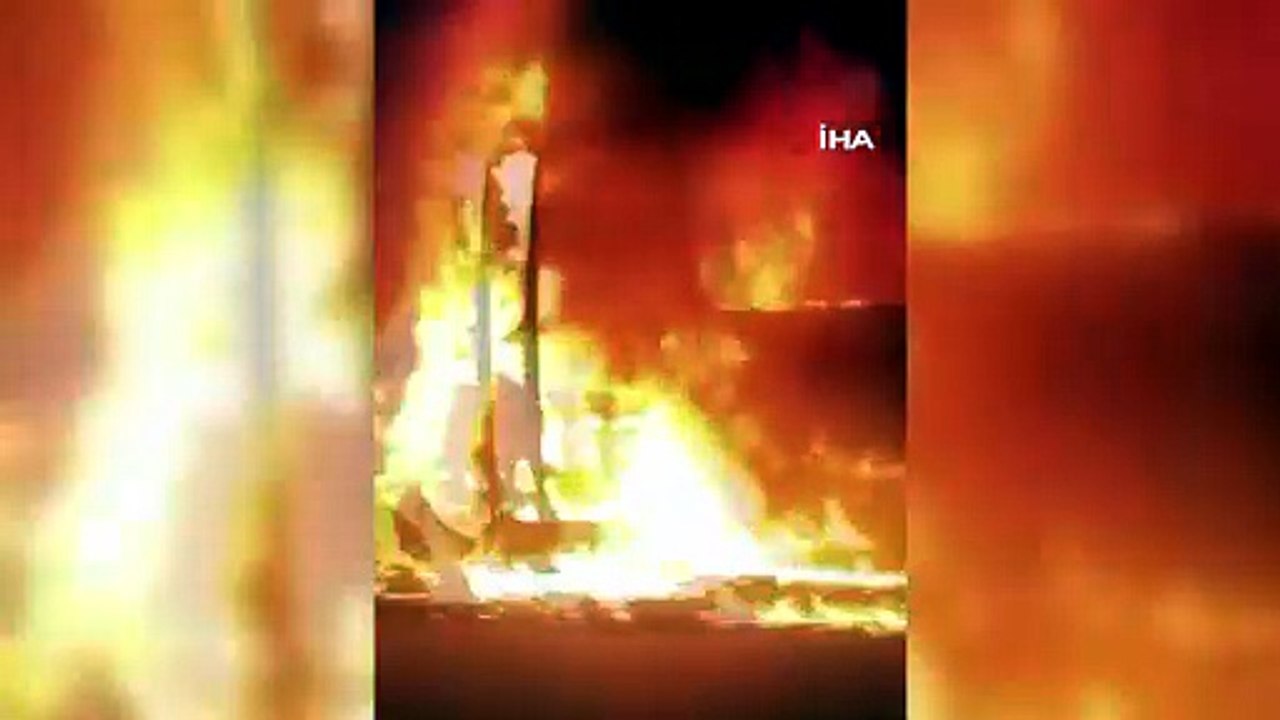 TEM Otoyolu'nda seyir halindeki minibüs alev alev yandı