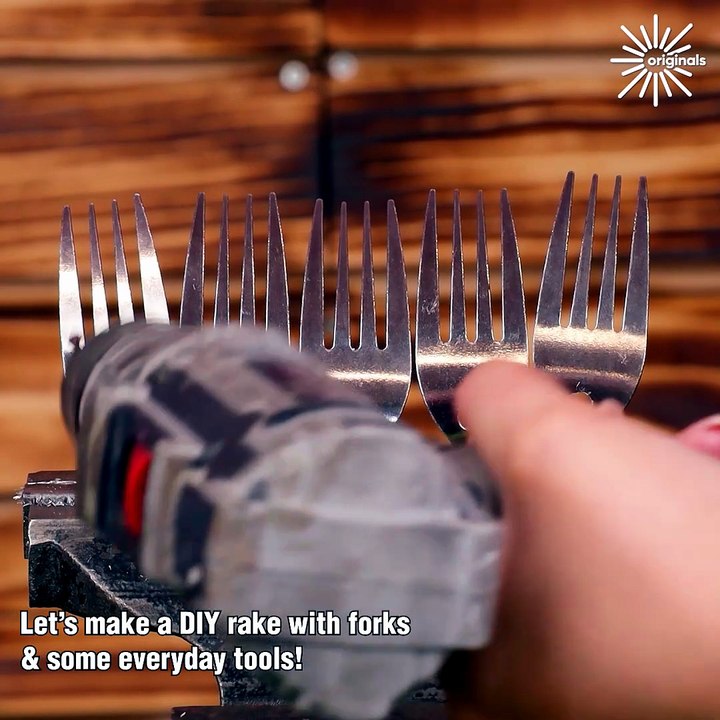 Let’s make a DIY rake with forks 👨‍🌾🍴