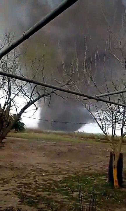 CORTO Impactante tornado en una zona rural de Santa Fe