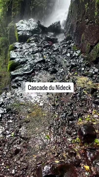 🇫🇷 La cascade du Nideck dans le massif des Vosg...