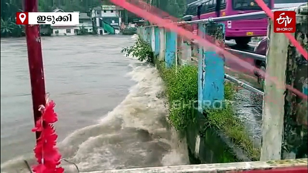 ദുരിതപ്പെയ്‌ത്ത്; പ്രളയസമാന സാഹചര്യം,  എട്ട് ജില്ലകളിൽ റെഡ് അലർട്ട്, നാല് മരണം, ഒന്‍പത് ജില്ലകളില്‍ അവധി