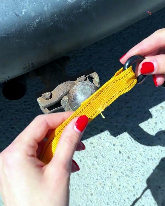 Secure it with this easy knot hack 🚗