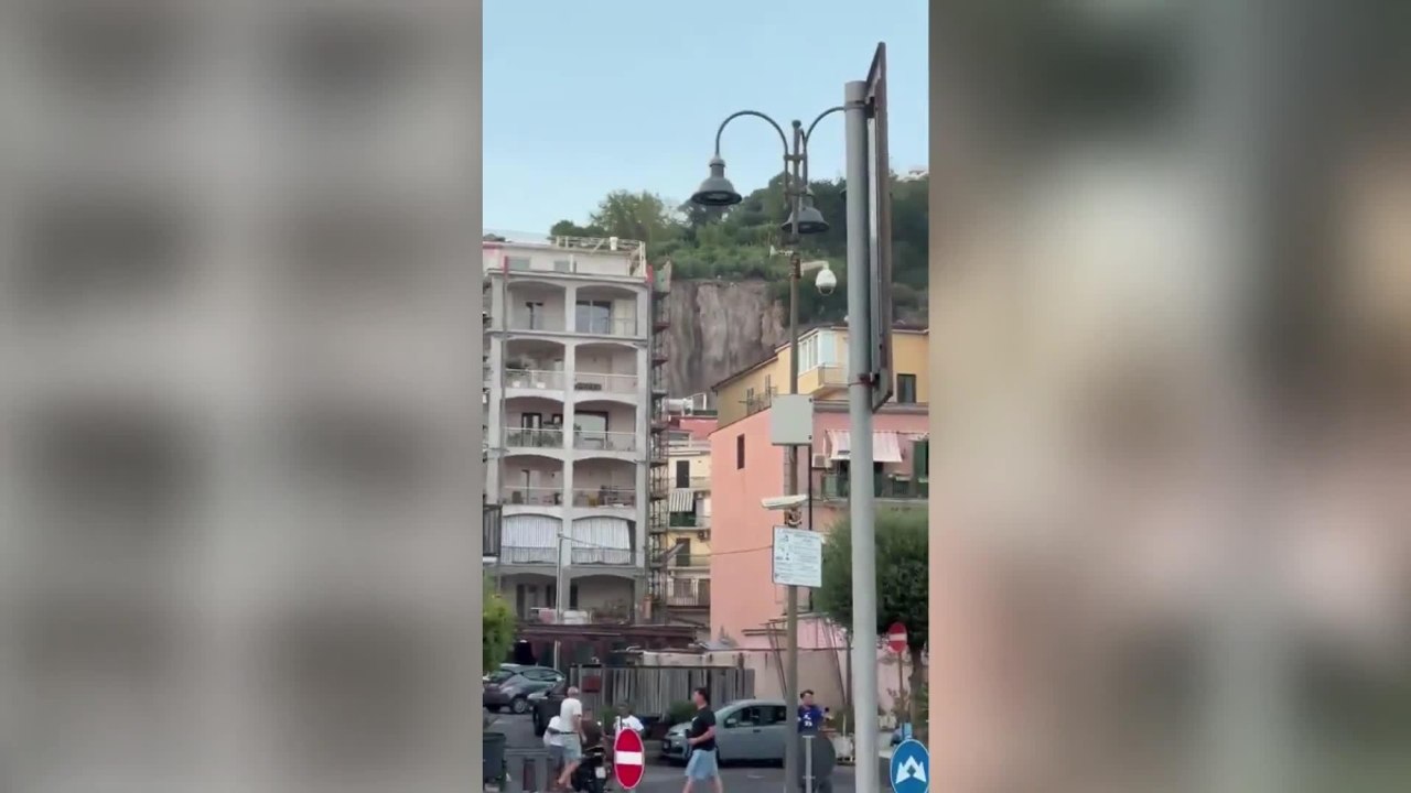 L'esatto momento del cedimento del costone: le immagini impressionanti dopo il sisma ai Campi Flegrei