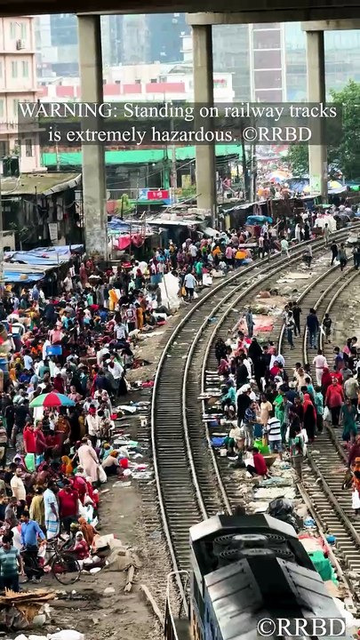 👀Through the busiest tracks! 🛤️🚂
