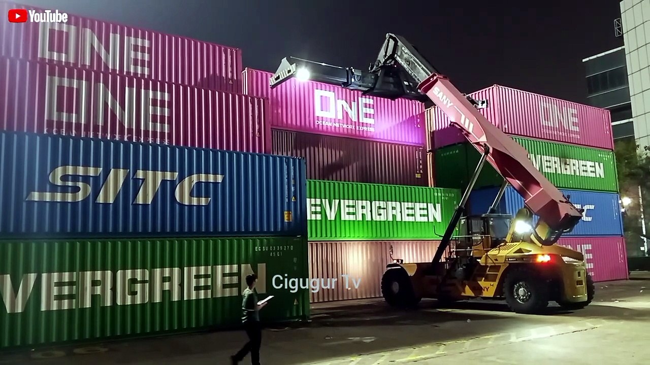 Evergreen container loading and ONE container unloading operations