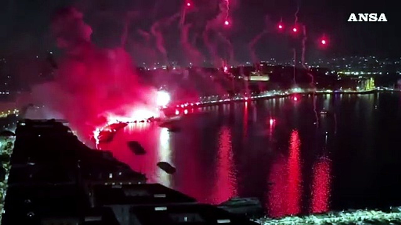 Parte la festa per i 100 anni del Napoli, lo spettacolo dei fuochi sul lungomare