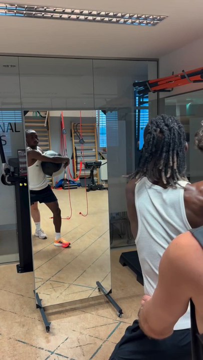 Yan Diomande entrena duro a la espera de su fichaje por el Real Madrid