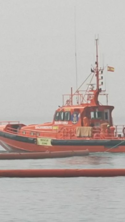 Instalan una barrera marítima que separa Ceuta y Marruecos