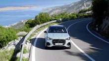 Le SUV compact Mercedes-Benz GLA hybride peut fonctionner uniquement à l'électricité