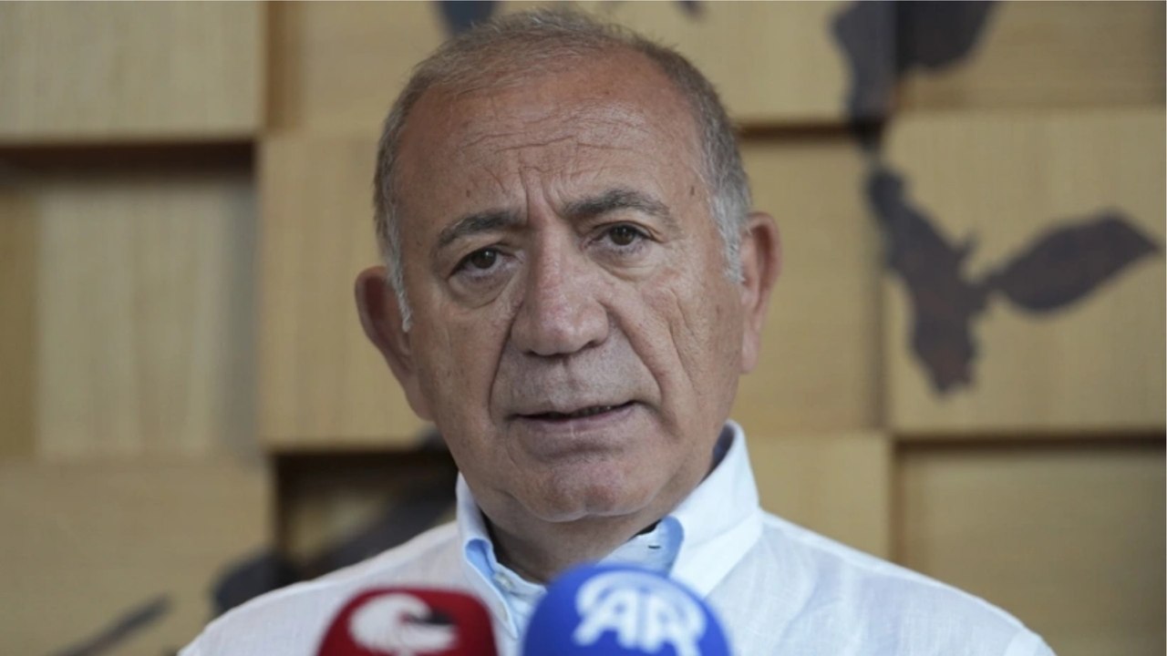 Yeni rozet töreninde Gürsel Tekin'den 'figüran' haberlerine tepki: İftira haber yapıyorsunuz, insanları savcılığa vermek zorunda kalıyorum
