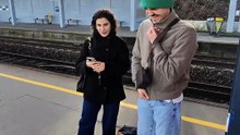 Demander une dédicace en pleine rue