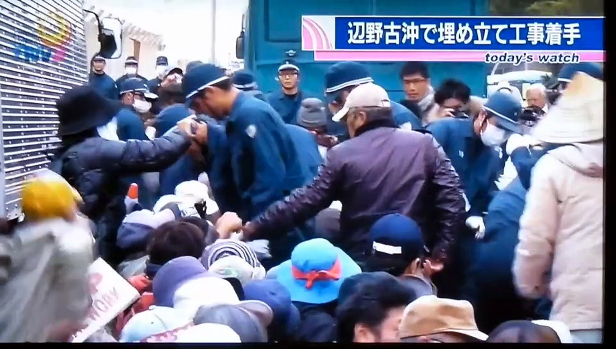 辺野古埋め立て開始に非暴力で抵抗する沖縄の人々